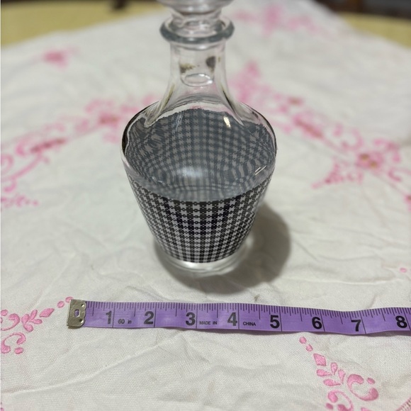 Vintage Stylish Glass Decanter with Checkered Design - Picture 6 of 7